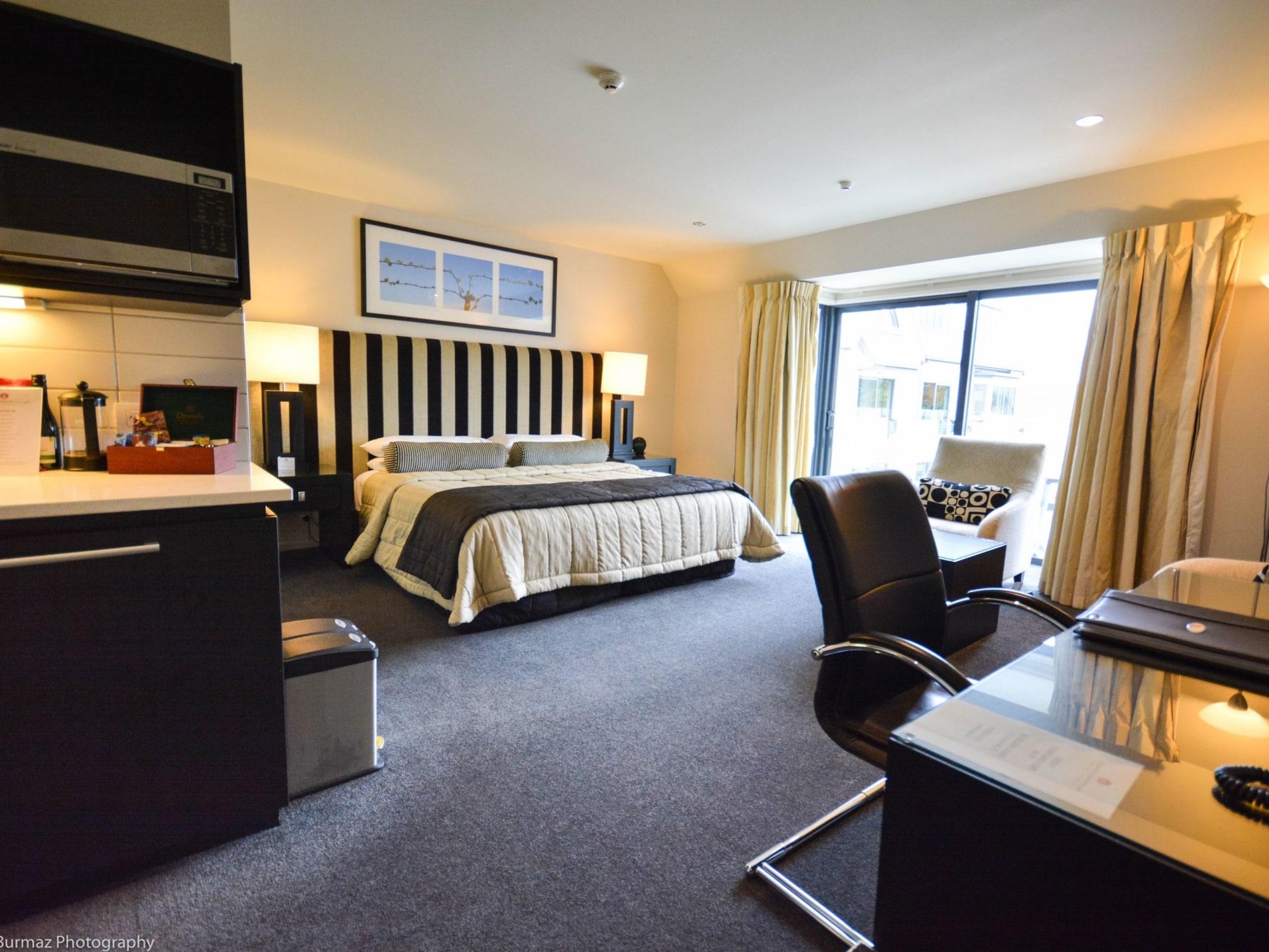 Carnmore Chateau Marlborough Blenheim Ngoại thất bức ảnh A typical studio apartment