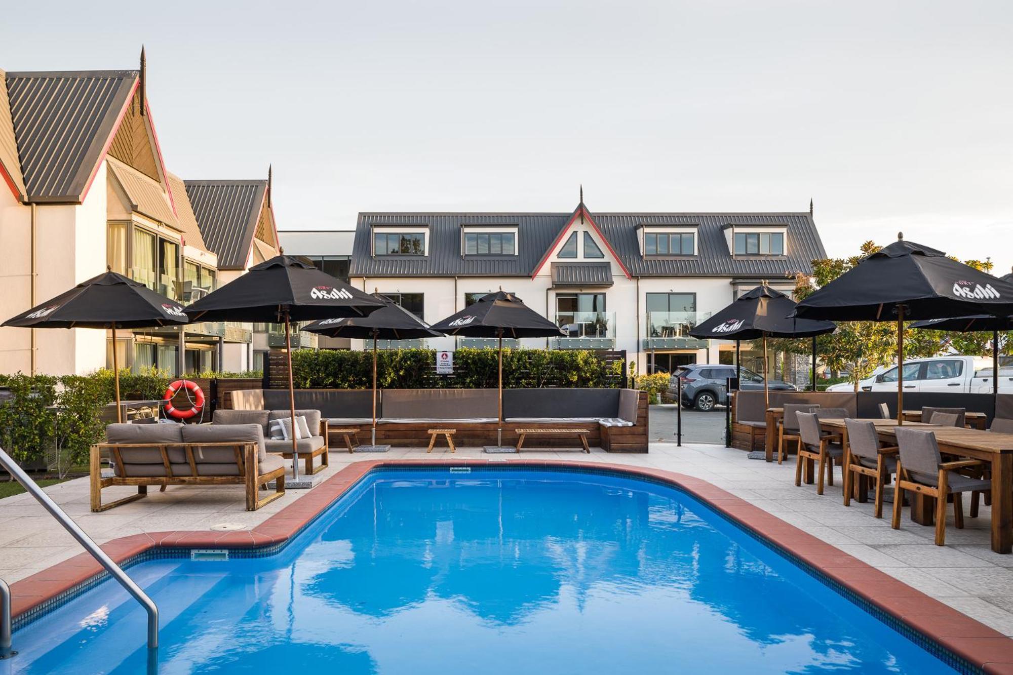 Carnmore Chateau Marlborough Blenheim Ngoại thất bức ảnh The hotel's pool