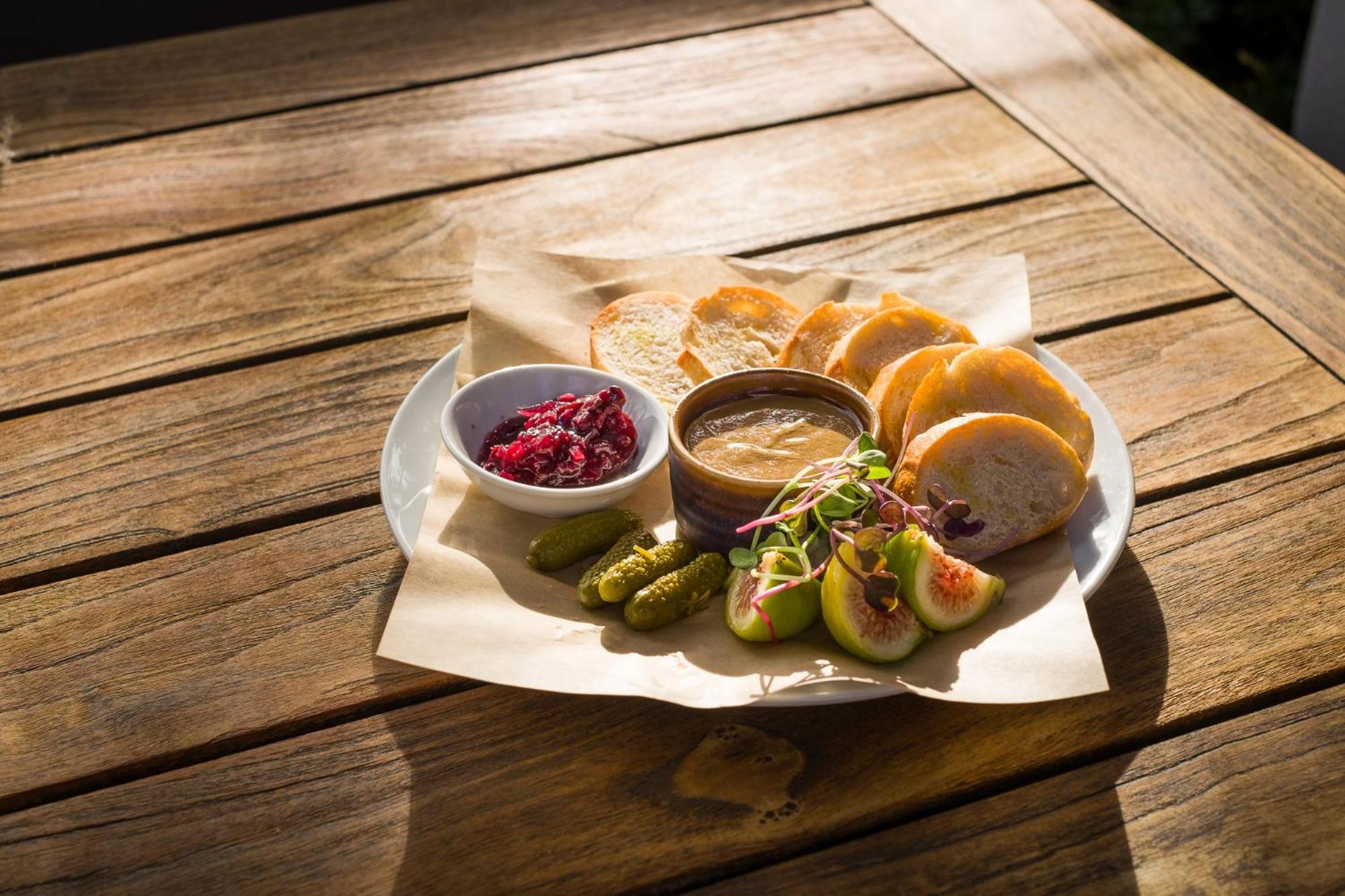Carnmore Chateau Marlborough Blenheim Ngoại thất bức ảnh A selection of pickles