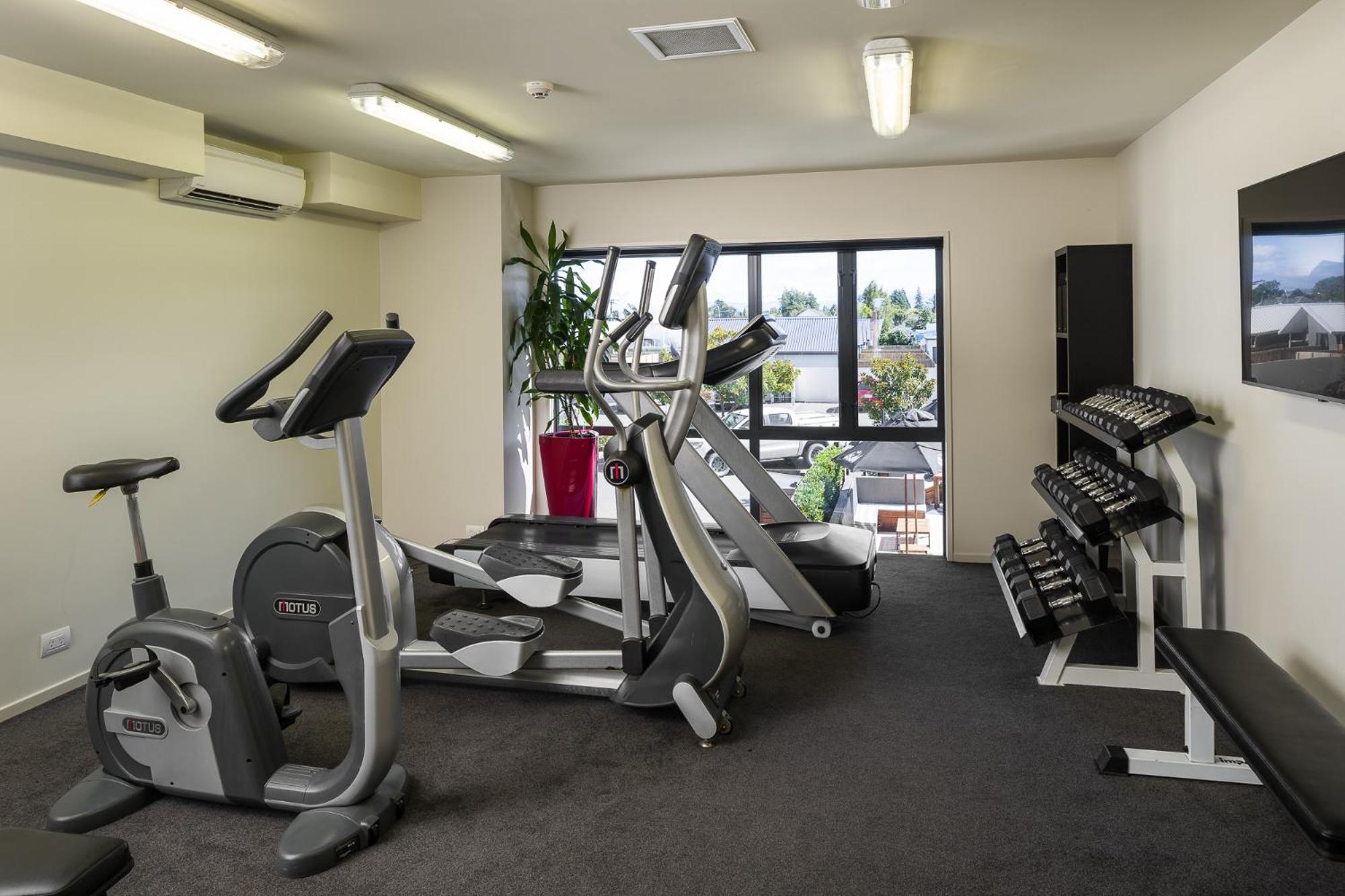Carnmore Chateau Marlborough Blenheim Ngoại thất bức ảnh A typical gym