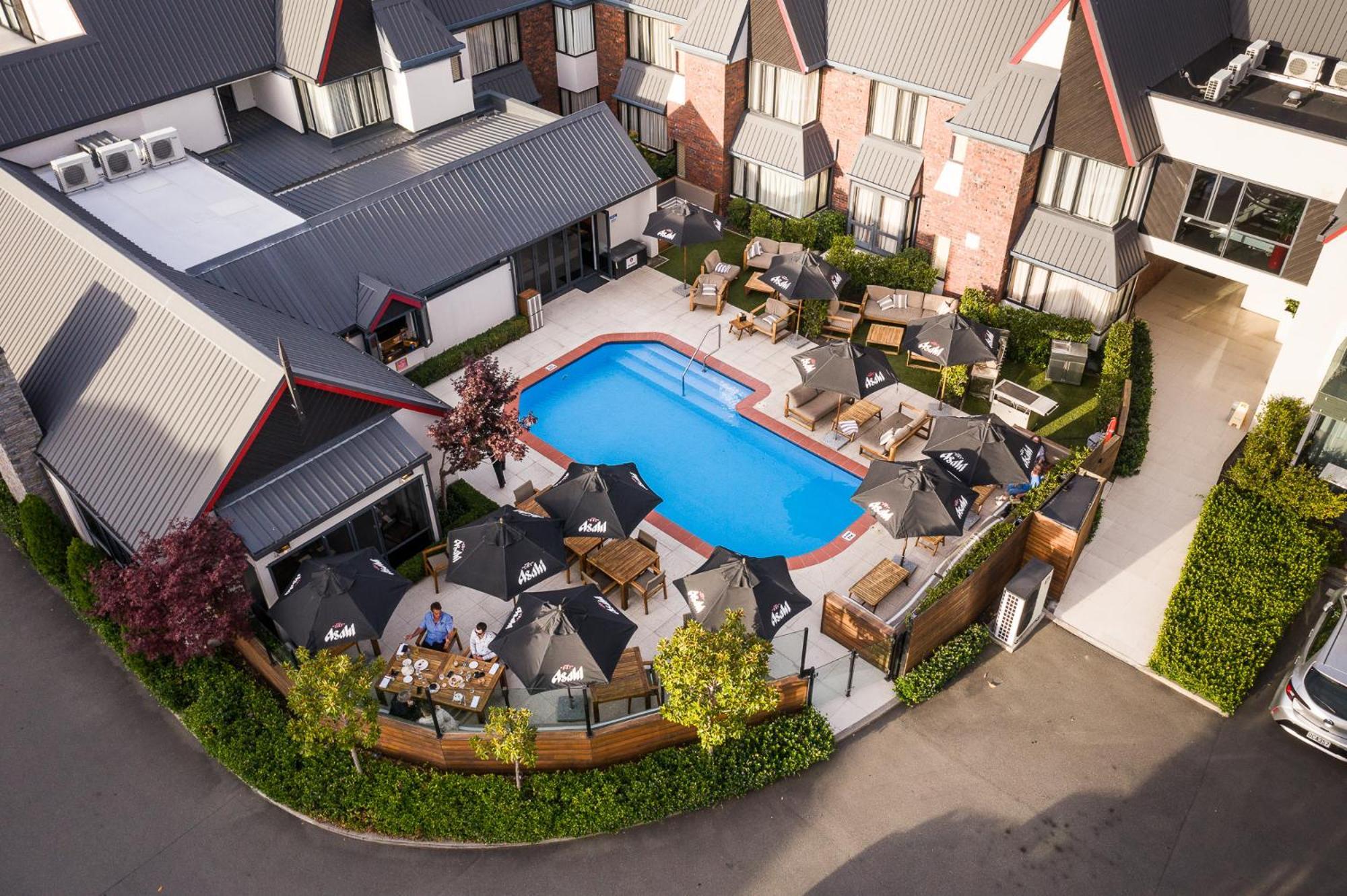 Carnmore Chateau Marlborough Blenheim Ngoại thất bức ảnh The hotel's pool