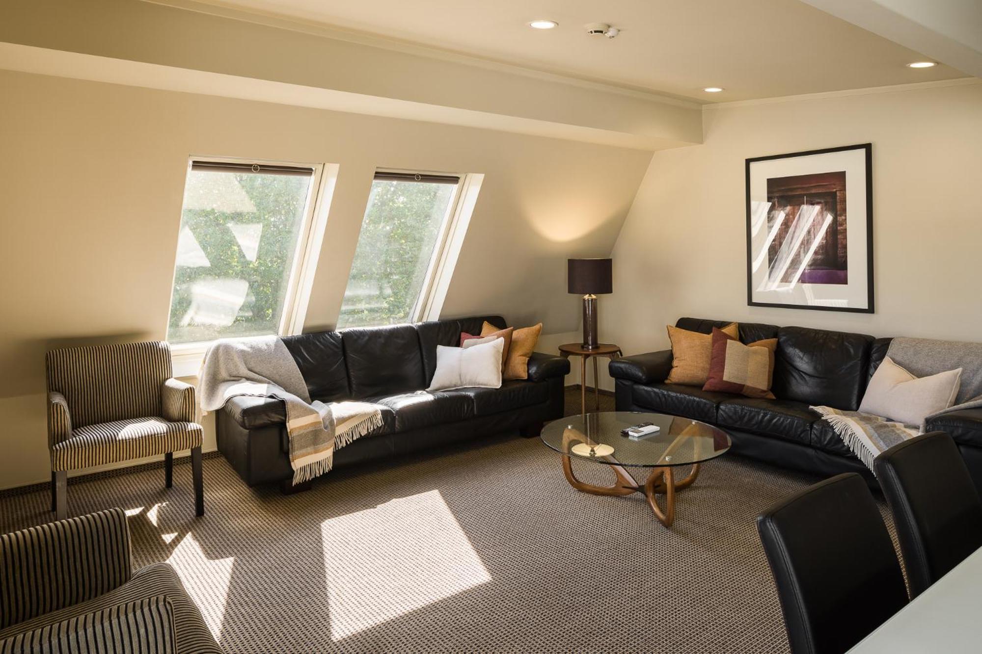 Carnmore Chateau Marlborough Blenheim Ngoại thất bức ảnh A living room with a skylight
