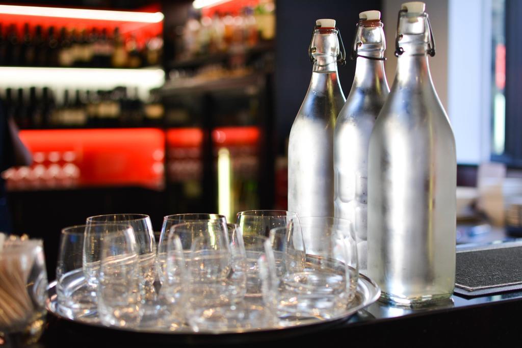 Carnmore Chateau Marlborough Blenheim Ngoại thất bức ảnh Bottles of water